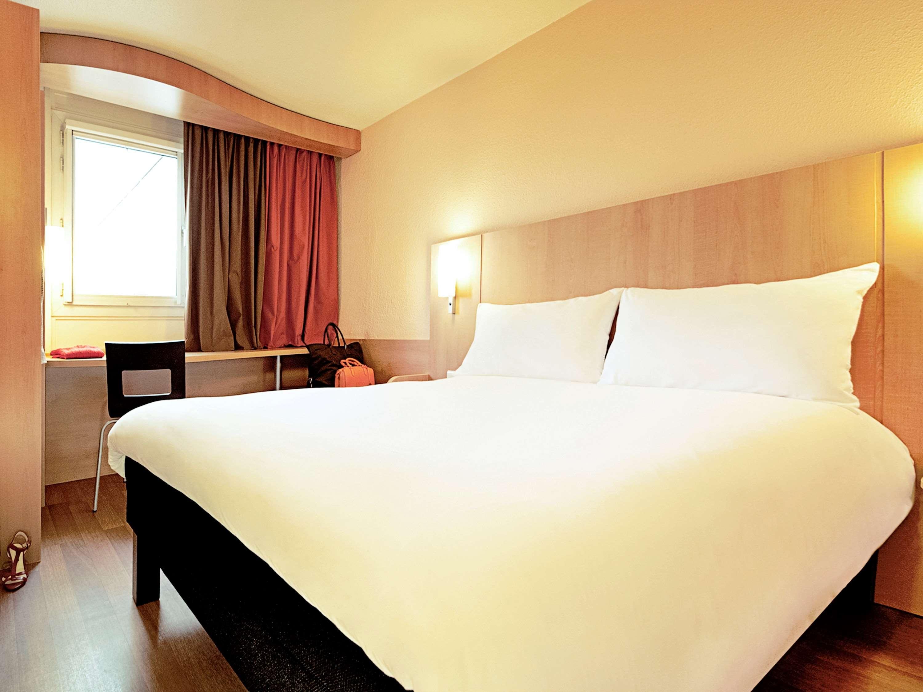Ibis Santiago Providencia Hotel Exterior photo